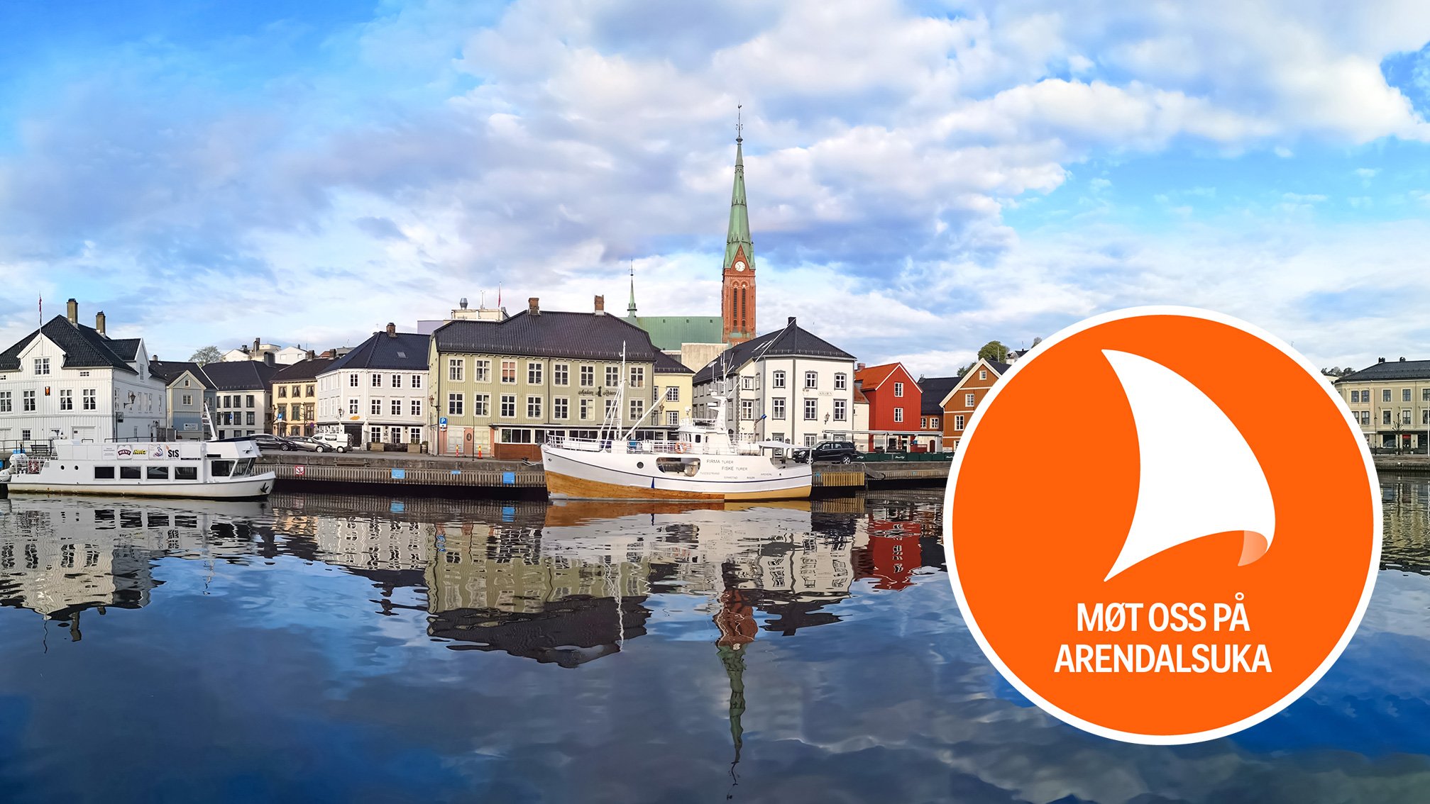 Pollen havnen i Arendal med hus, kirke og båter ved vannet, logo 