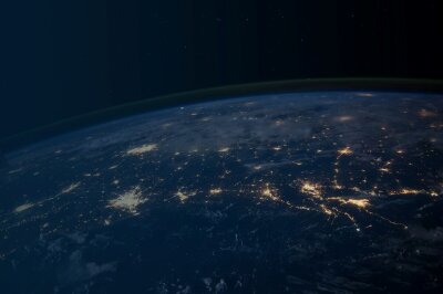 Satellittbilde av jordkloden på nattestid. Foto: NASA/Unsplash